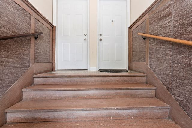 4517 S Calumet Avenue 1, Chicago, IL 60653