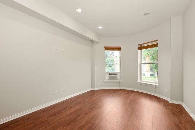 4517 S Calumet Avenue 1, Chicago, IL 60653
