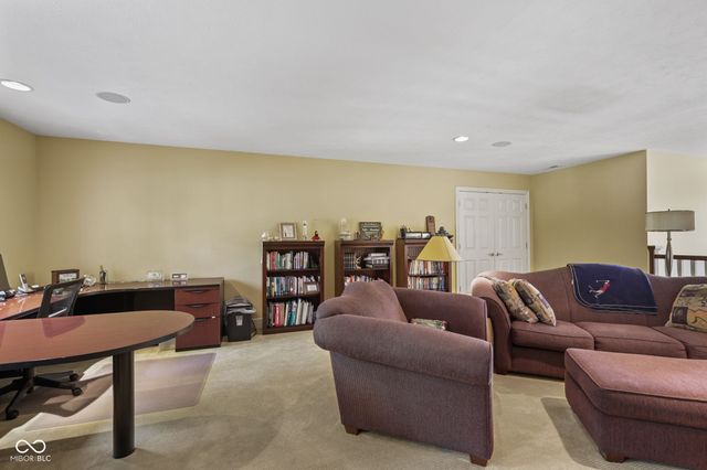 15648 Hawks Way, Carmel, IN 46033