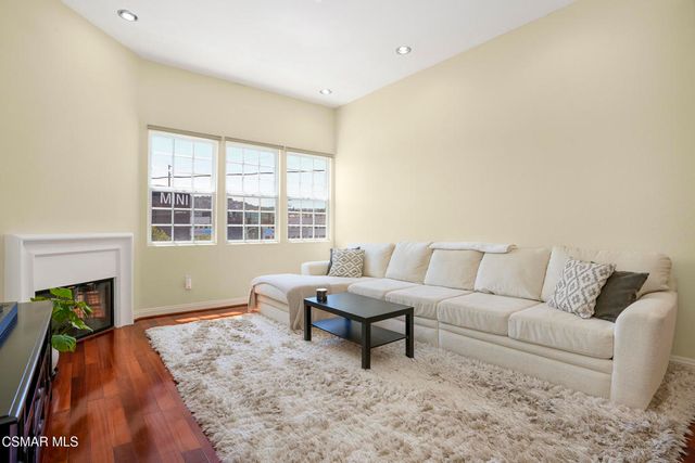 10740 Moorpark Street 304, Toluca Lake, CA 91602
