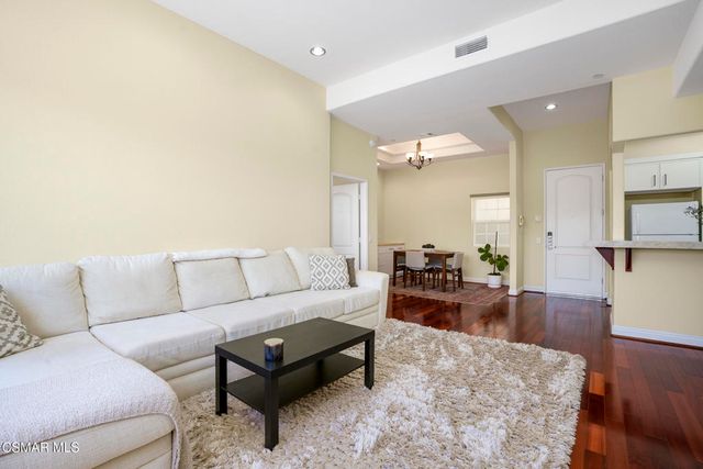 10740 Moorpark Street 304, Toluca Lake, CA 91602