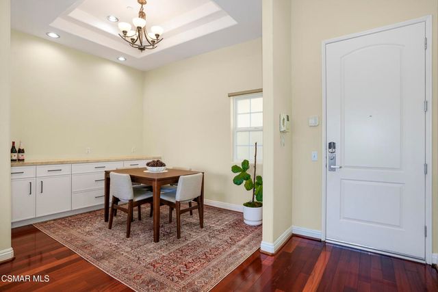 10740 Moorpark Street 304, Toluca Lake, CA 91602