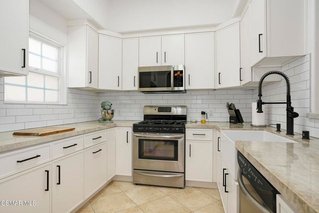 10740 Moorpark Street 304, Toluca Lake, CA 91602