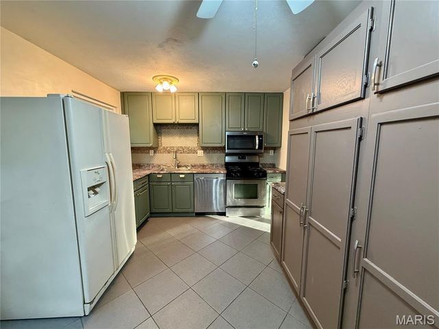 1833 San Luis Rey Parkway, Fenton, MO 63026