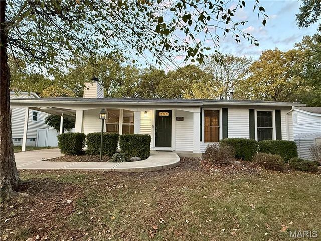 1833 San Luis Rey Parkway, Fenton, MO 63026