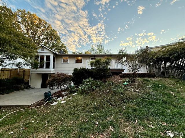 1833 San Luis Rey Parkway, Fenton, MO 63026