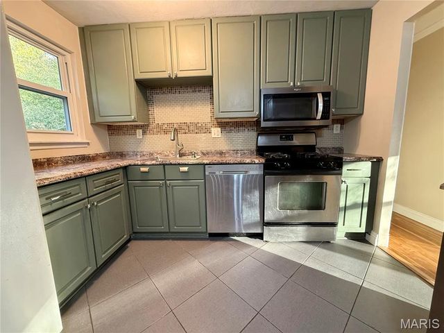 1833 San Luis Rey Parkway, Fenton, MO 63026