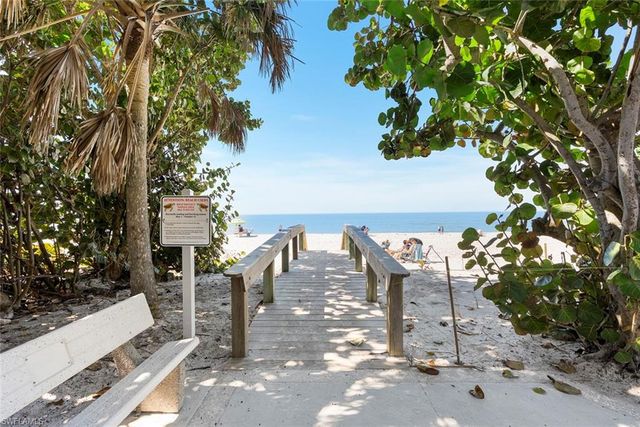 395 7th AVE S, Naples, FL 34102