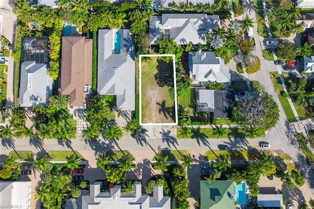 395 7th AVE S, Naples, FL 34102