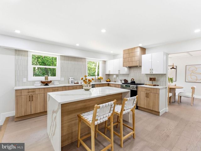 25 MINDY DR, Moorestown, NJ 08057