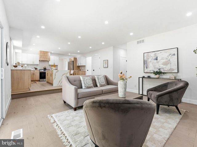 25 MINDY DR, Moorestown, NJ 08057