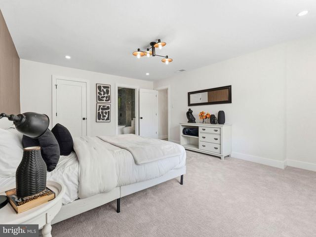 25 MINDY DR, Moorestown, NJ 08057