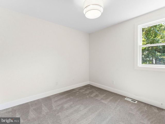 25 MINDY DR, Moorestown, NJ 08057