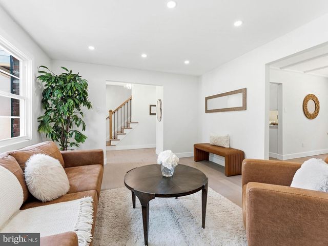 25 MINDY DR, Moorestown, NJ 08057