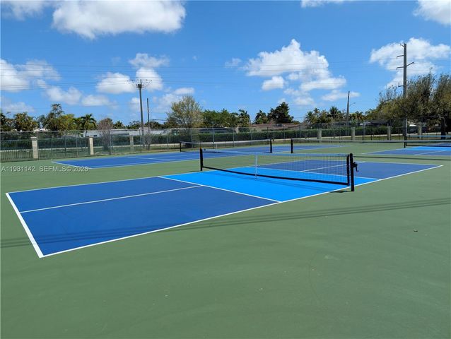 3680 N 56th Ave 827, Hollywood, FL 33021