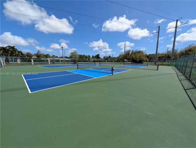 3680 N 56th Ave 827, Hollywood, FL 33021