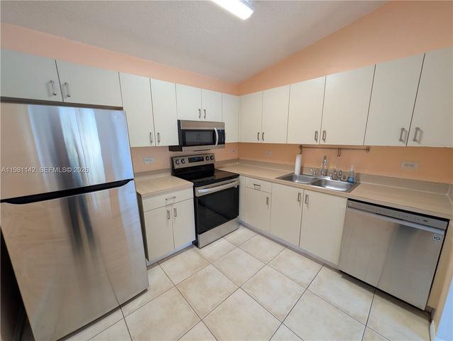 3680 N 56th Ave 827, Hollywood, FL 33021