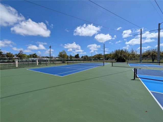 3680 N 56th Ave 827, Hollywood, FL 33021