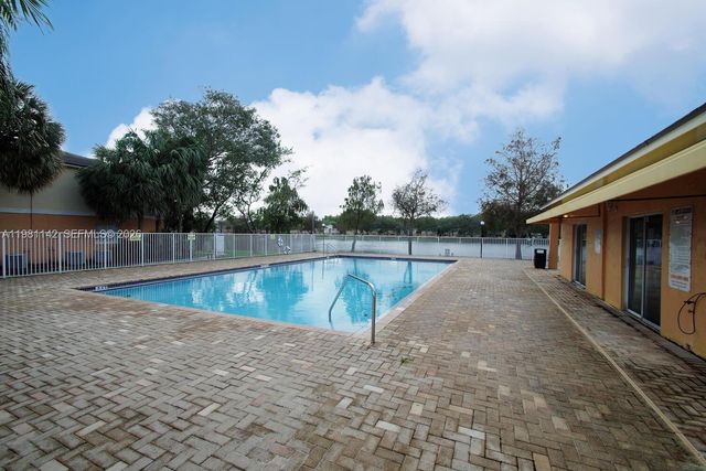 3680 N 56th Ave 827, Hollywood, FL 33021