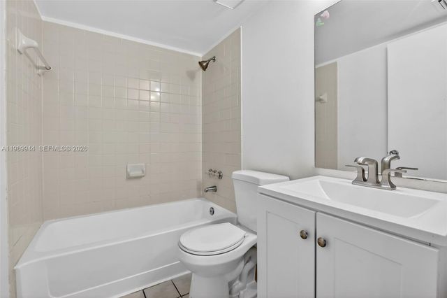 400 W Palm Cir W 306, Pembroke Pines, FL 33025