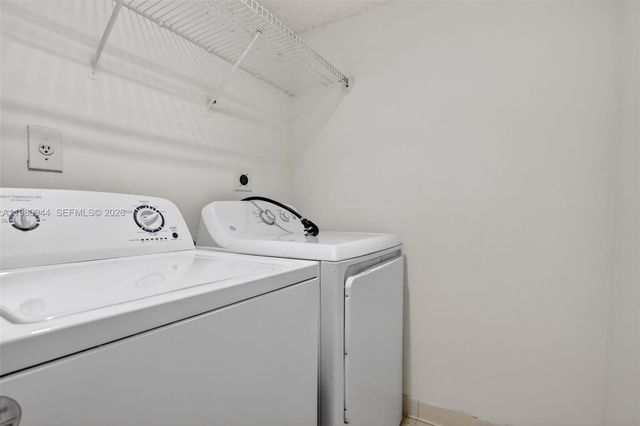 400 W Palm Cir W 306, Pembroke Pines, FL 33025