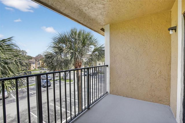 400 W Palm Cir W 306, Pembroke Pines, FL 33025