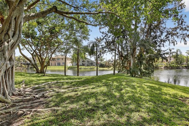 400 W Palm Cir W 306, Pembroke Pines, FL 33025