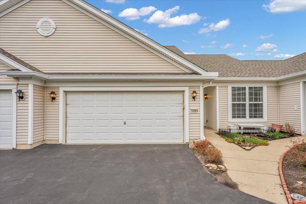 14084 Moraine Hills Drive, Huntley, IL 60142