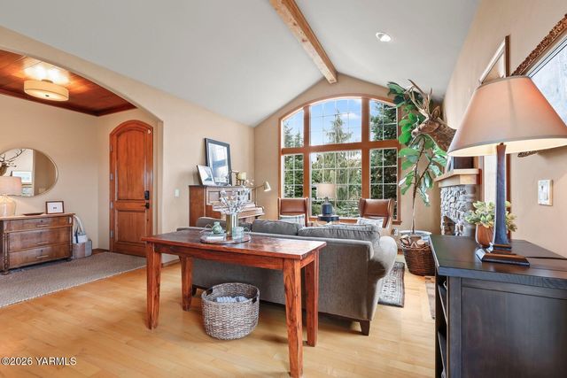 11105 Zier Rd, Yakima, WA 98908