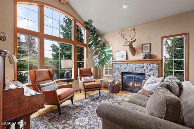 11105 Zier Rd, Yakima, WA 98908