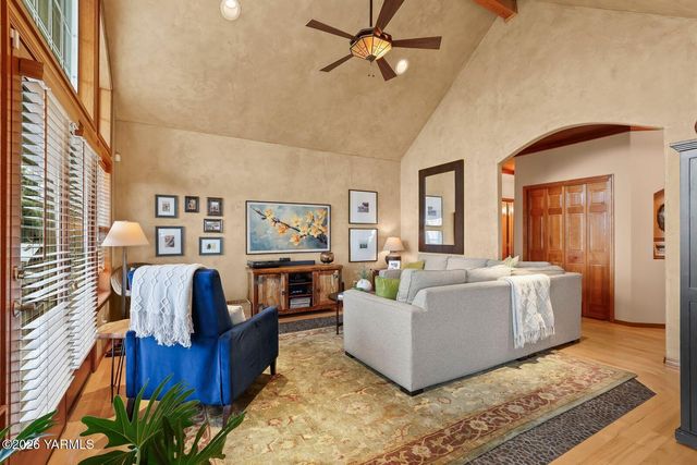 11105 Zier Rd, Yakima, WA 98908