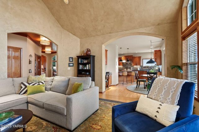 11105 Zier Rd, Yakima, WA 98908