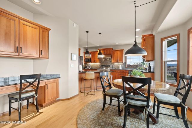 11105 Zier Rd, Yakima, WA 98908