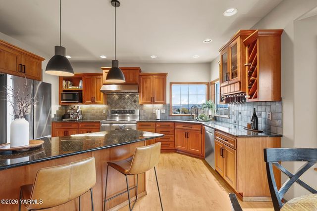 11105 Zier Rd, Yakima, WA 98908