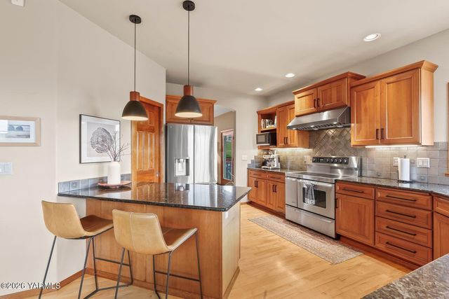 11105 Zier Rd, Yakima, WA 98908