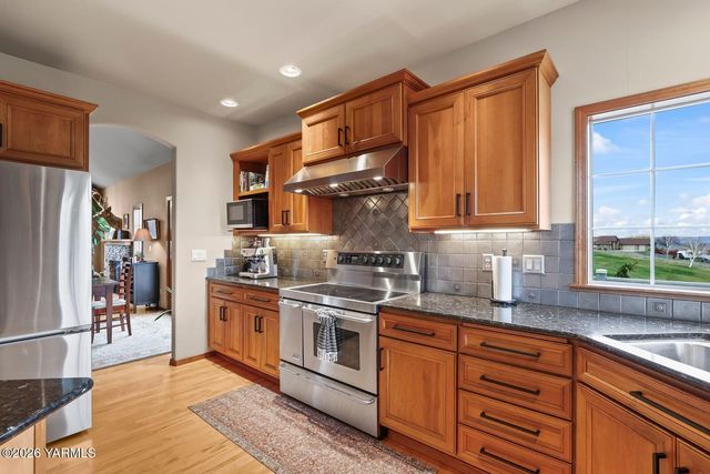 11105 Zier Rd, Yakima, WA 98908