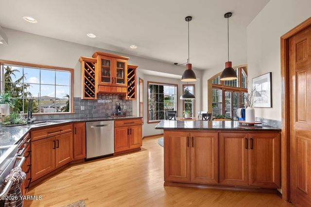 11105 Zier Rd, Yakima, WA 98908