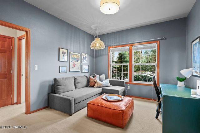 11105 Zier Rd, Yakima, WA 98908