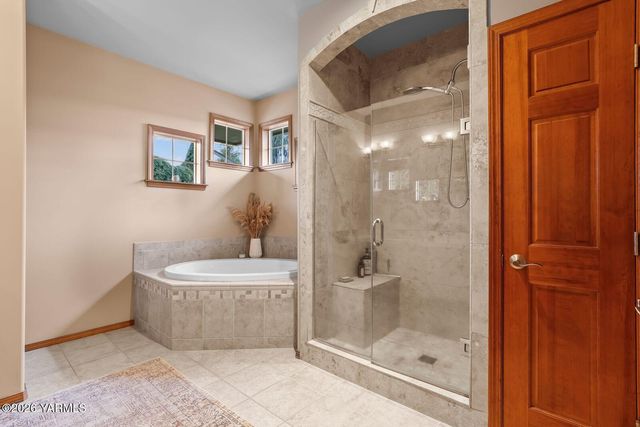 11105 Zier Rd, Yakima, WA 98908