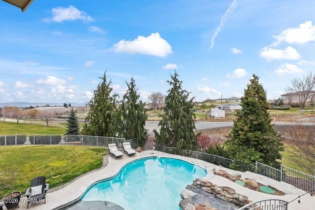 11105 Zier Rd, Yakima, WA 98908