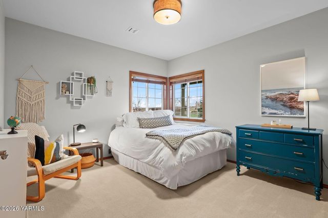 11105 Zier Rd, Yakima, WA 98908