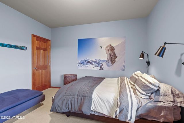 11105 Zier Rd, Yakima, WA 98908