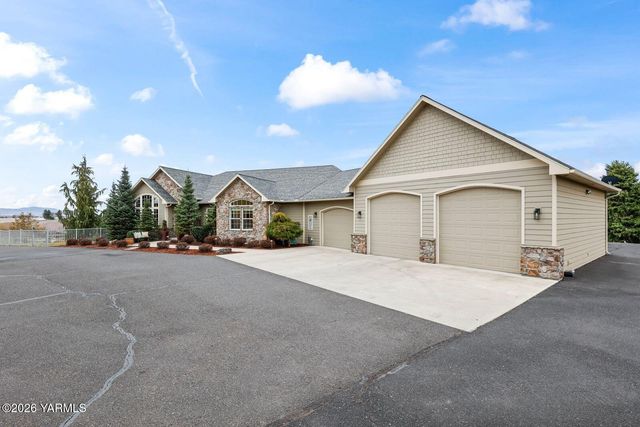 11105 Zier Rd, Yakima, WA 98908