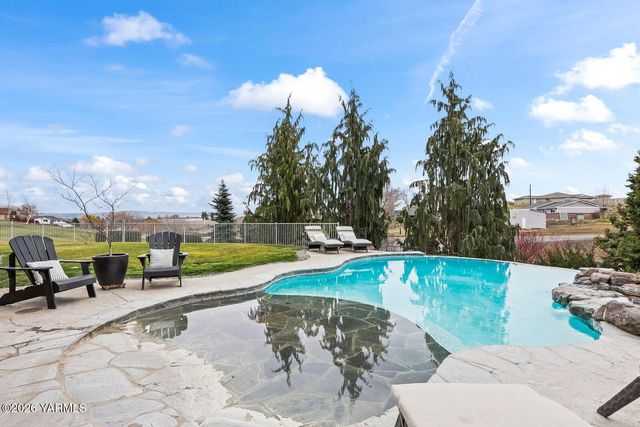 11105 Zier Rd, Yakima, WA 98908