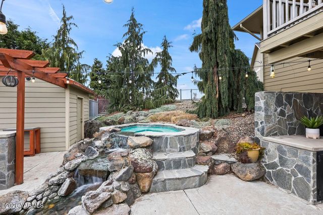 11105 Zier Rd, Yakima, WA 98908