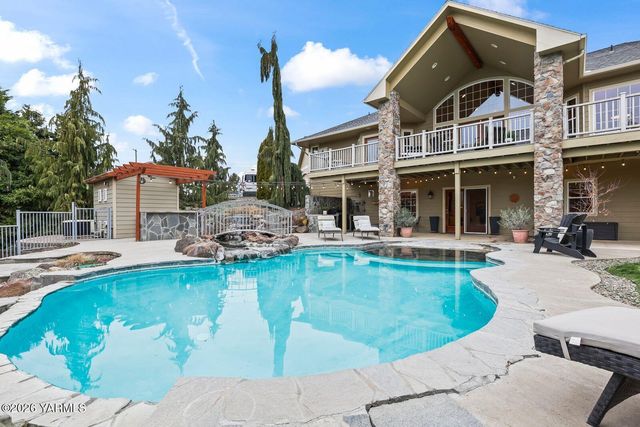 11105 Zier Rd, Yakima, WA 98908