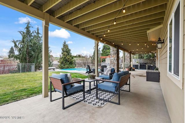 11105 Zier Rd, Yakima, WA 98908