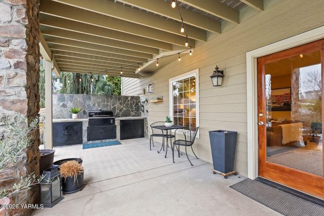 11105 Zier Rd, Yakima, WA 98908