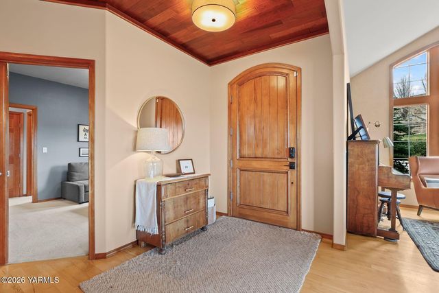 11105 Zier Rd, Yakima, WA 98908