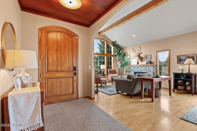 11105 Zier Rd, Yakima, WA 98908